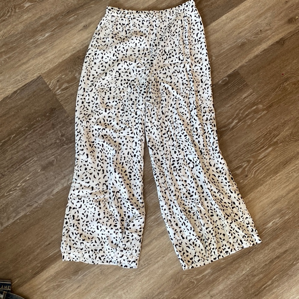 Speckled pants, flow nicely